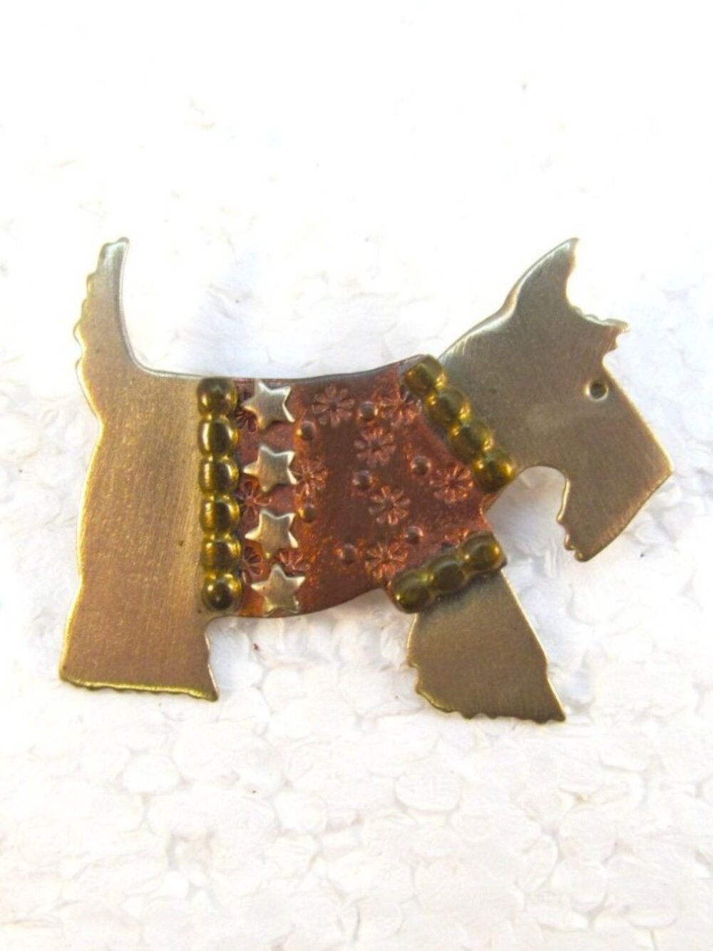 Vintage Gold Tone Scottish Terrier Scottie Dog Brooch Pin with Textured Sweater